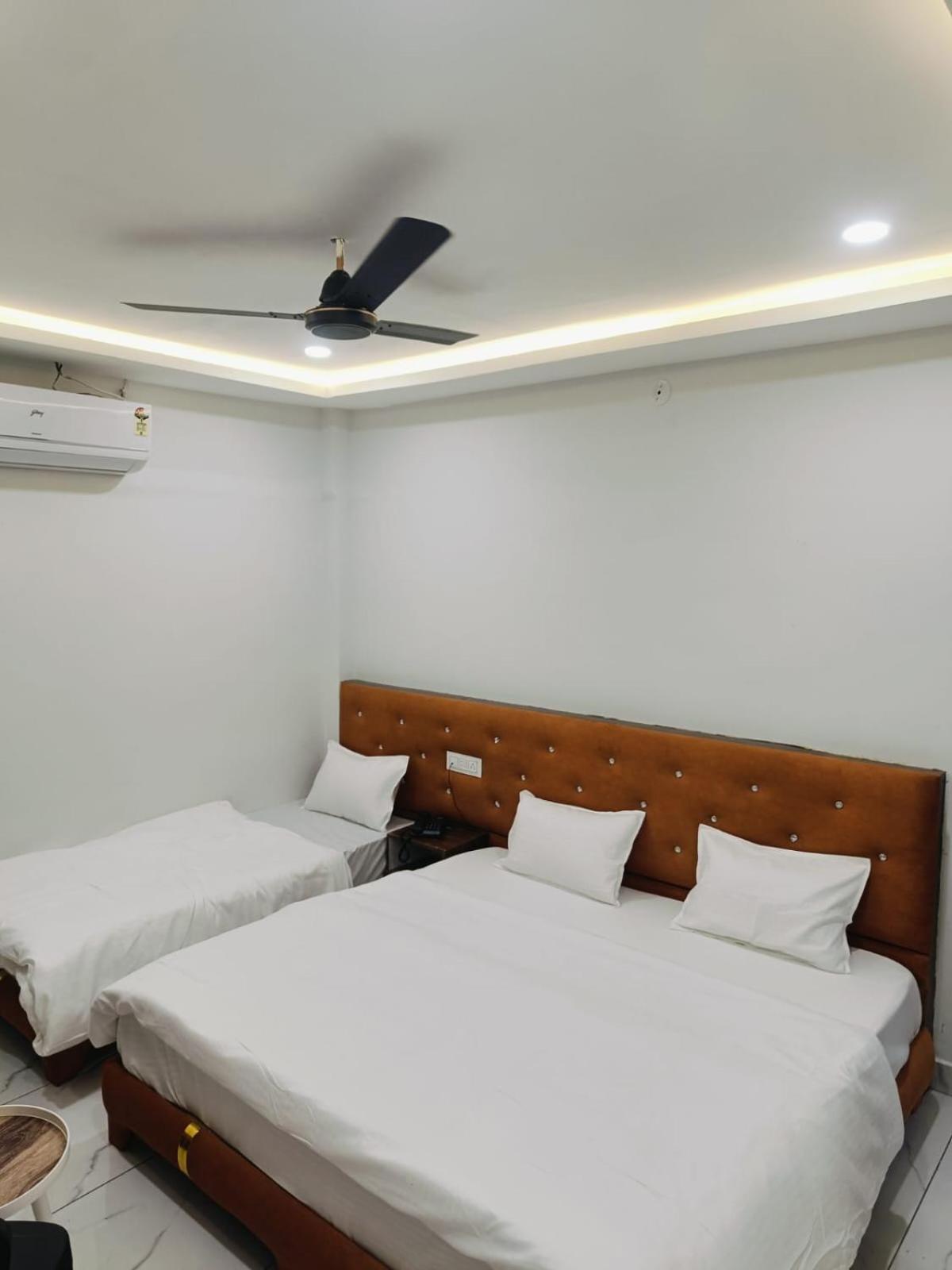Hotel Shree Kedar Palace 우자인 외부 사진