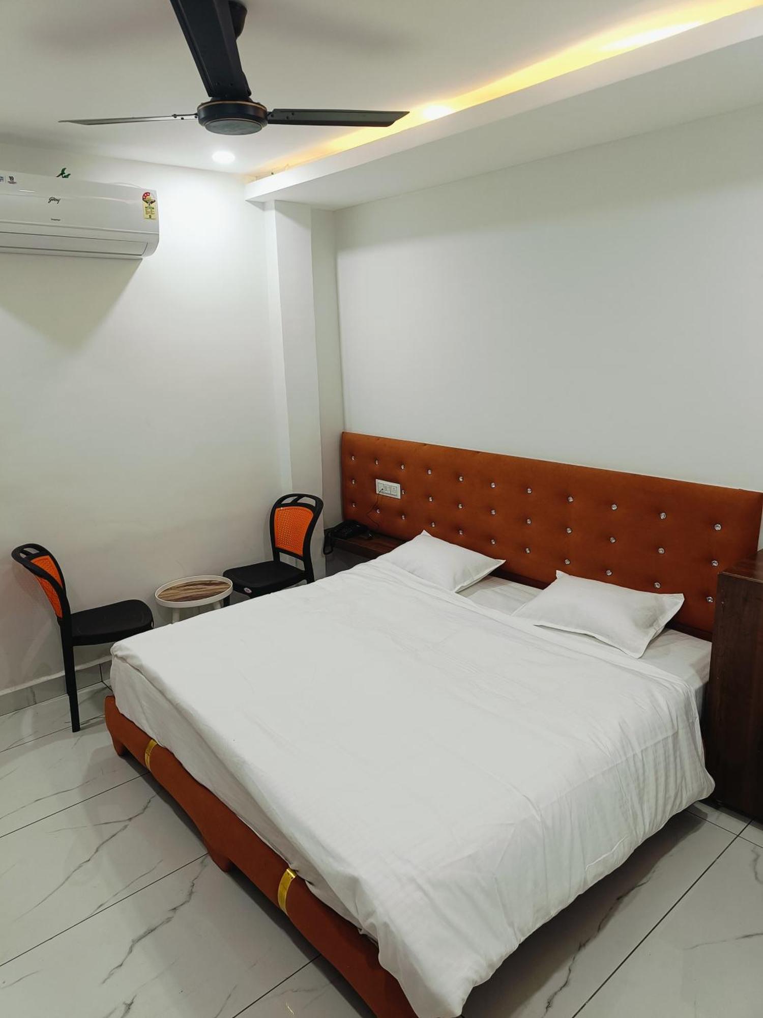 Hotel Shree Kedar Palace 우자인 외부 사진